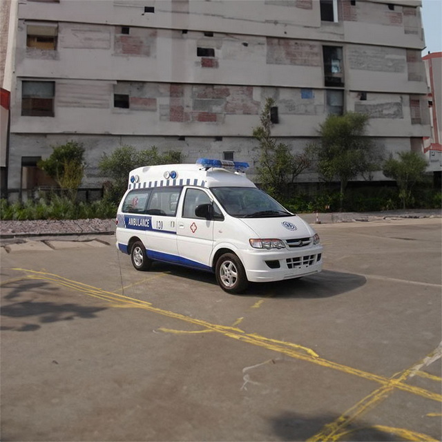 南昌出租救护车联系电话