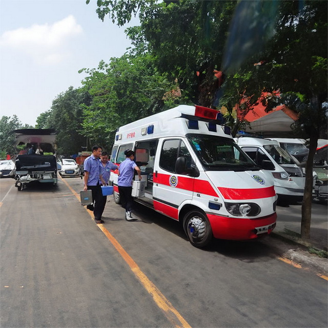 南昌私人救护车租车联系方式