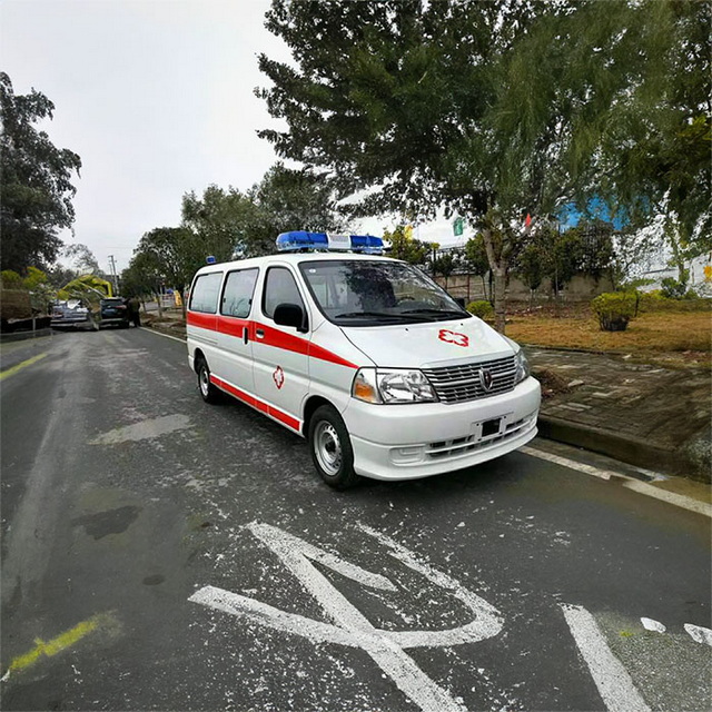 南昌私人救护车租赁收费